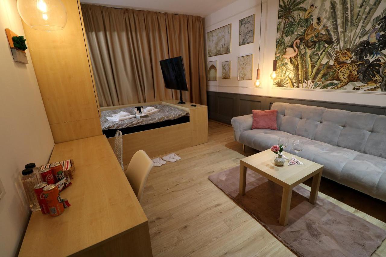 Ferienwohnung Deluxe Studio Old Center Panoramic View Terrace Bukarest Exterior foto